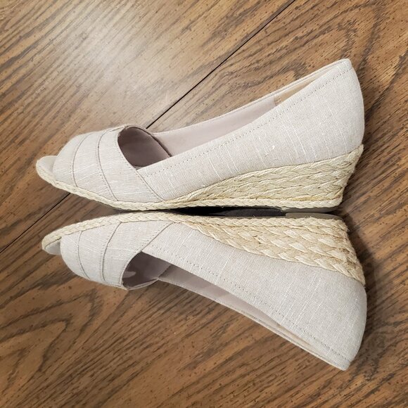 Coach and Four espadrille shoes- Sz 8 - Picture 4 of 6